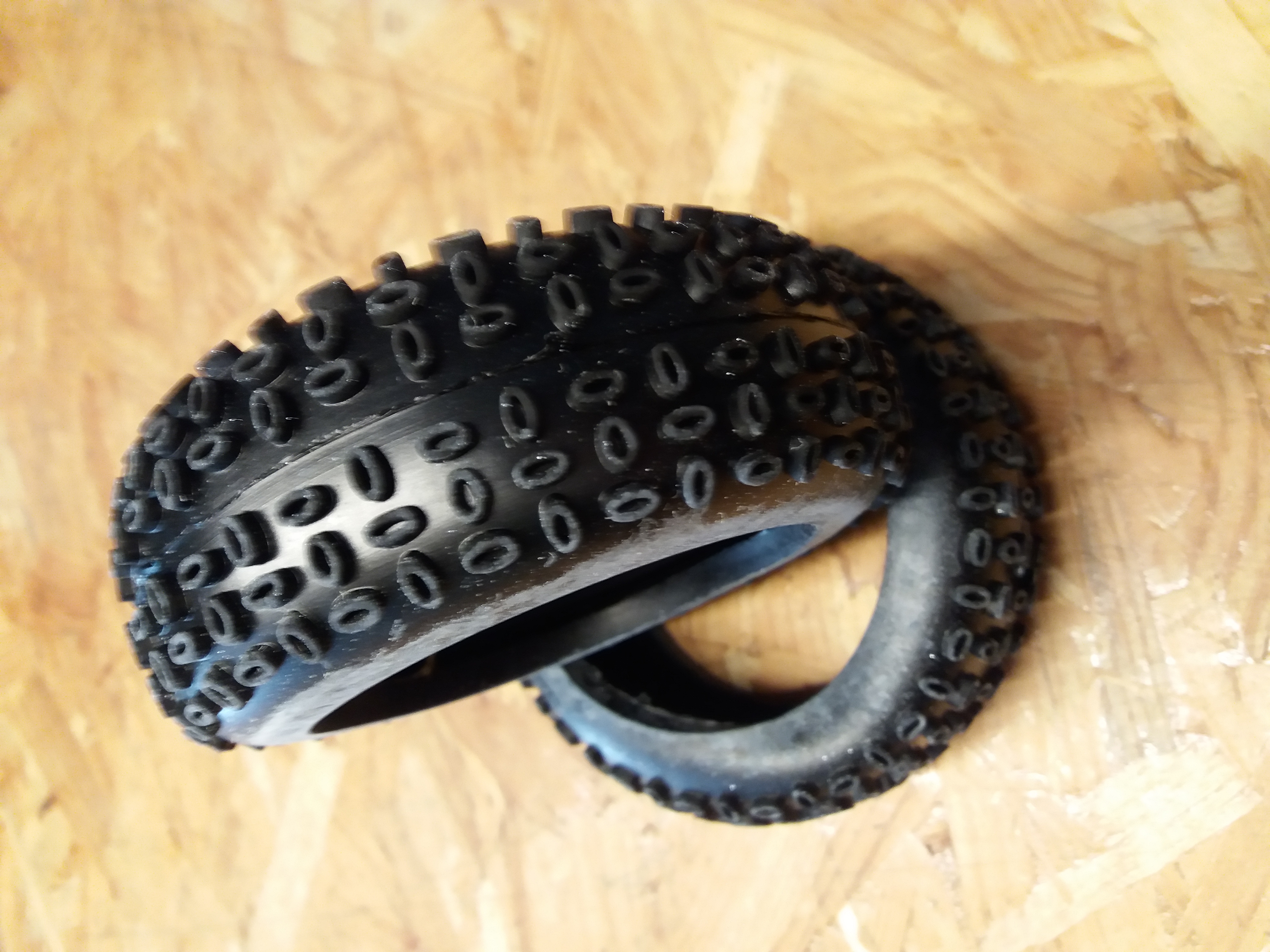 1:8 Medial Pro Buggy Reifen - TYRE ADHERIS 1  M1 Hard + Foam